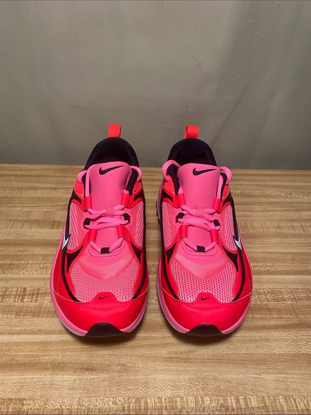 Nike Air Max Bliss Next Nature Laser Pink Solar Red Black Running Shoes Womens 8 - Picture 2 of 7
